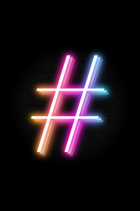 les professionnels de la communication doivent composer habilement avec les réseaux sociaux. Et dans l’univers digital, il existe un signe, qui est bien plus qu’un simple symbole. Le haschtag est la clé de la visibilité, de l'organisation, de l'engagement et de la performance. Quelles utilisations des hashtags envisager pour propulser votre stratégie média vers de nouveaux sommets sur les réseaux sociaux ?